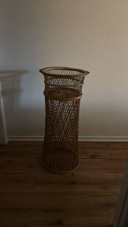 Wicker plant / fruit stand