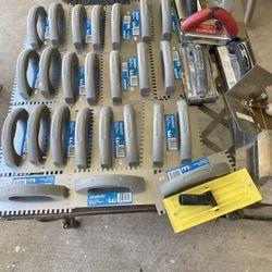 set de 32 llanas nuevas $70 por todo el set 