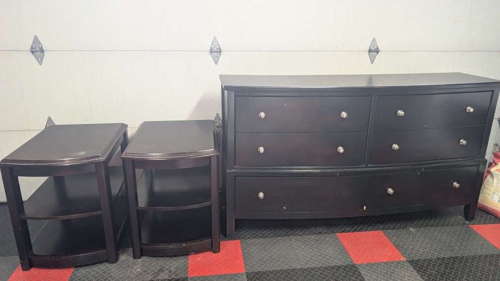6 - Drawer Dresser With (2) End Tables