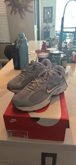 Mens Size 10 V5 RNR Sneakers