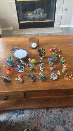 PS3 -20x Skylander with portal