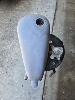 Lowbrow customs 2.2 Gal frisco style Harley sportster gastank