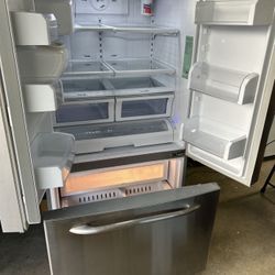 GE fridge In Great Condition 