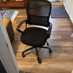 Black Mesh Roller Office Chair - I Have 4 Of These