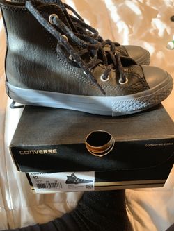 Converse chucks black leather high tops 12 youth little kids
