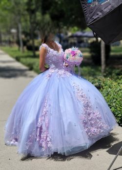 Quinceañera dress from MODA 2000 sample, with a ramo,corona