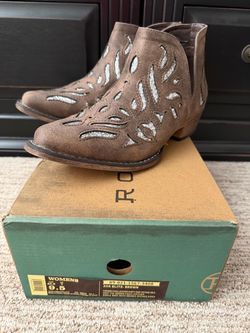 Roper 9.5 Women’s Brown Ankle Boots