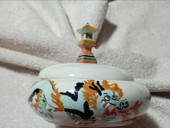 Vintage Chinese Ceramic Ginger/Trinket Lidded Jar/Bowl