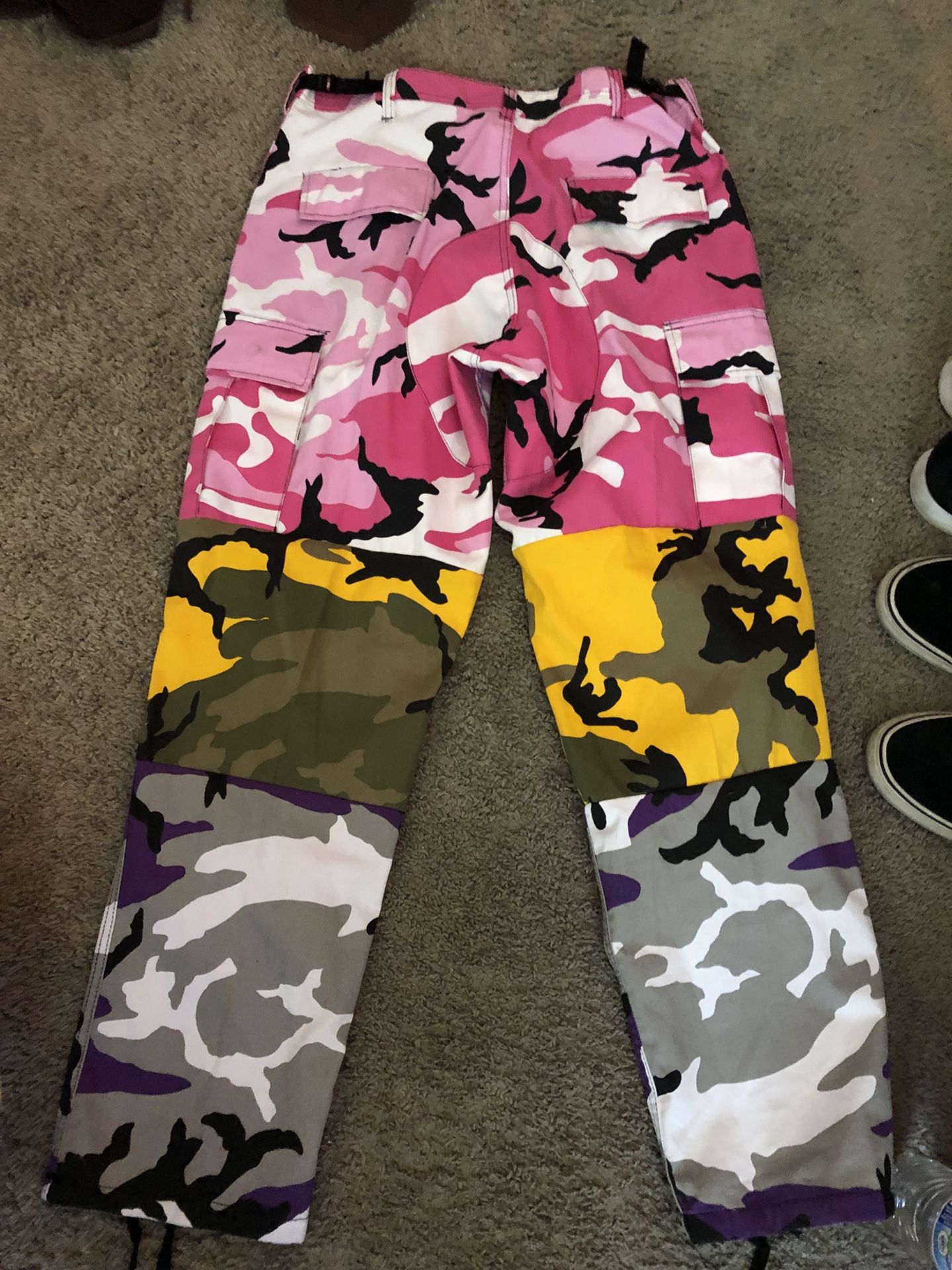 GNARCOTIC CAMO PANTS SIZE MED