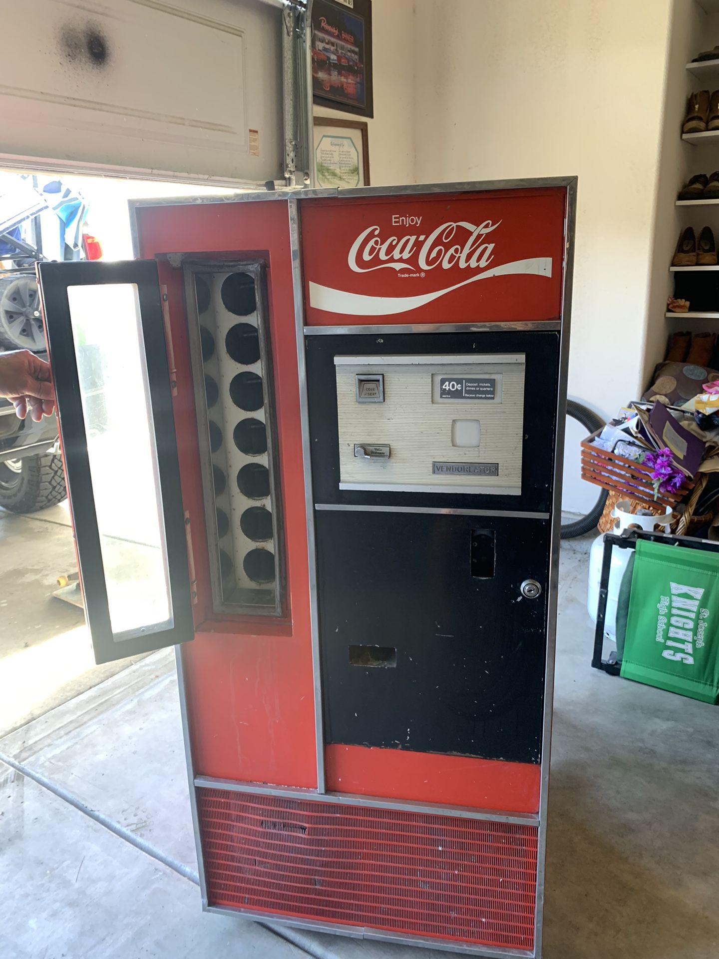 Coca-Cola bottle machine Antique