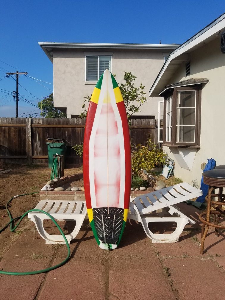 Surfboard 5-10... 200$ O.B.O. Fins included. Or trade(Surf/Snow related)