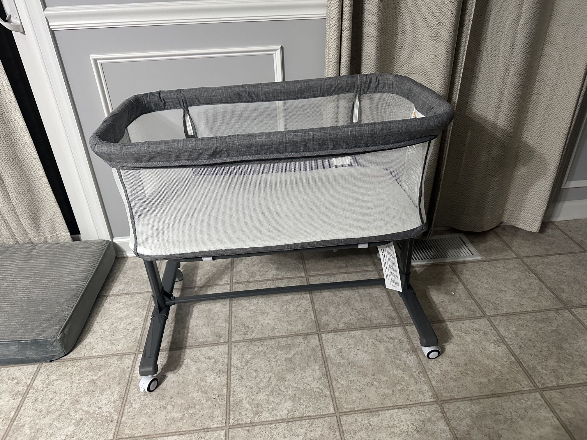 Adjustable Height Baby Bassinet 