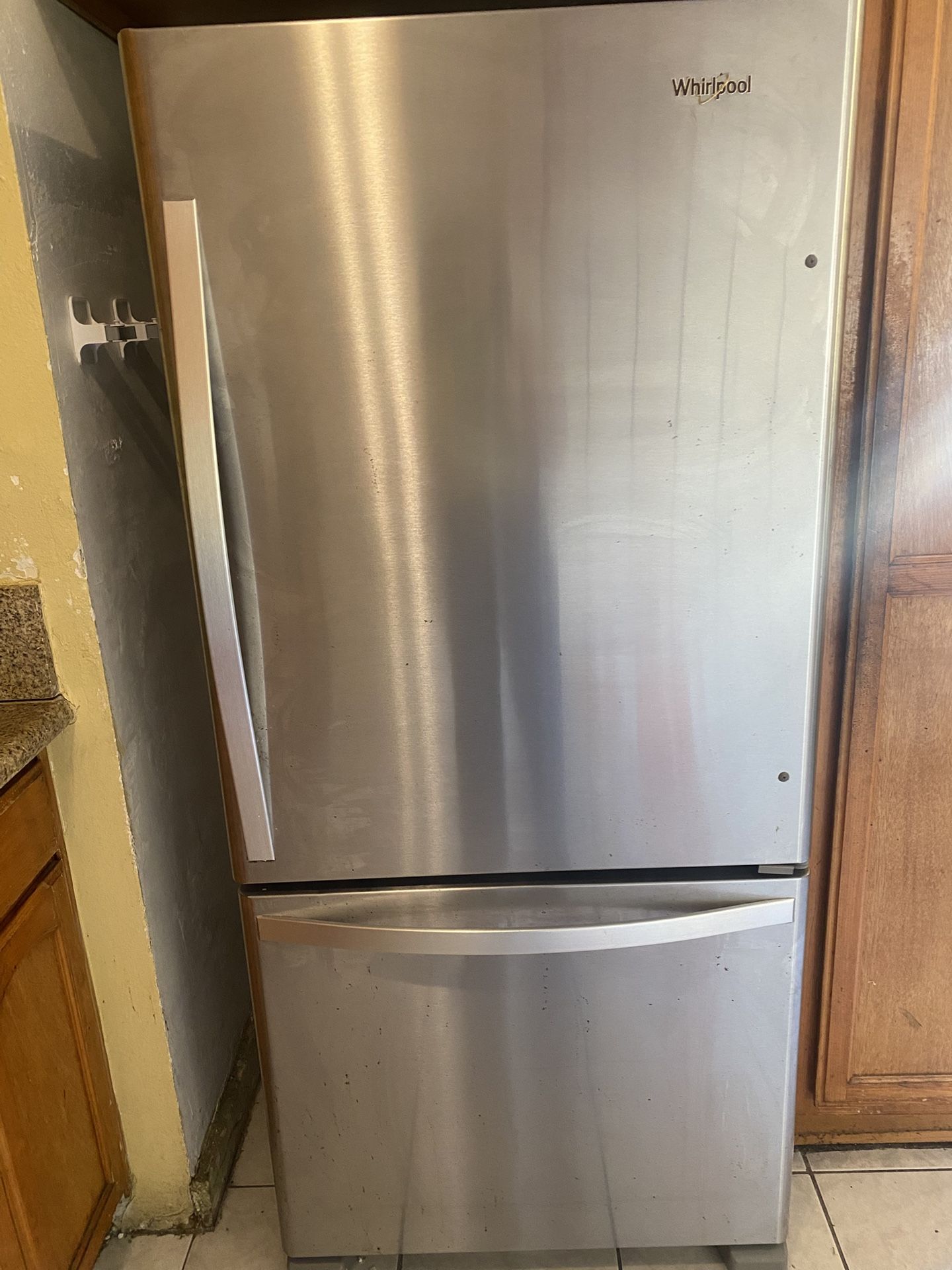 Whirl Pool Bottom Freezer Stainless Steel
