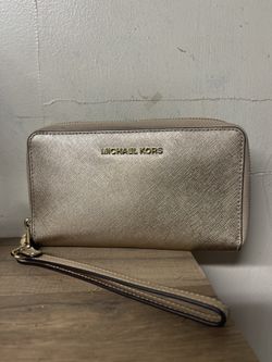 Micheal Kors Wristlet 