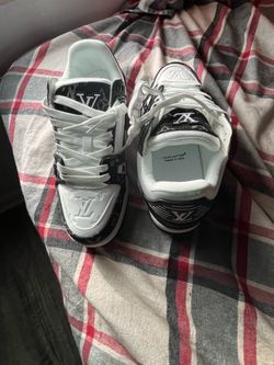 Black Lv trainers