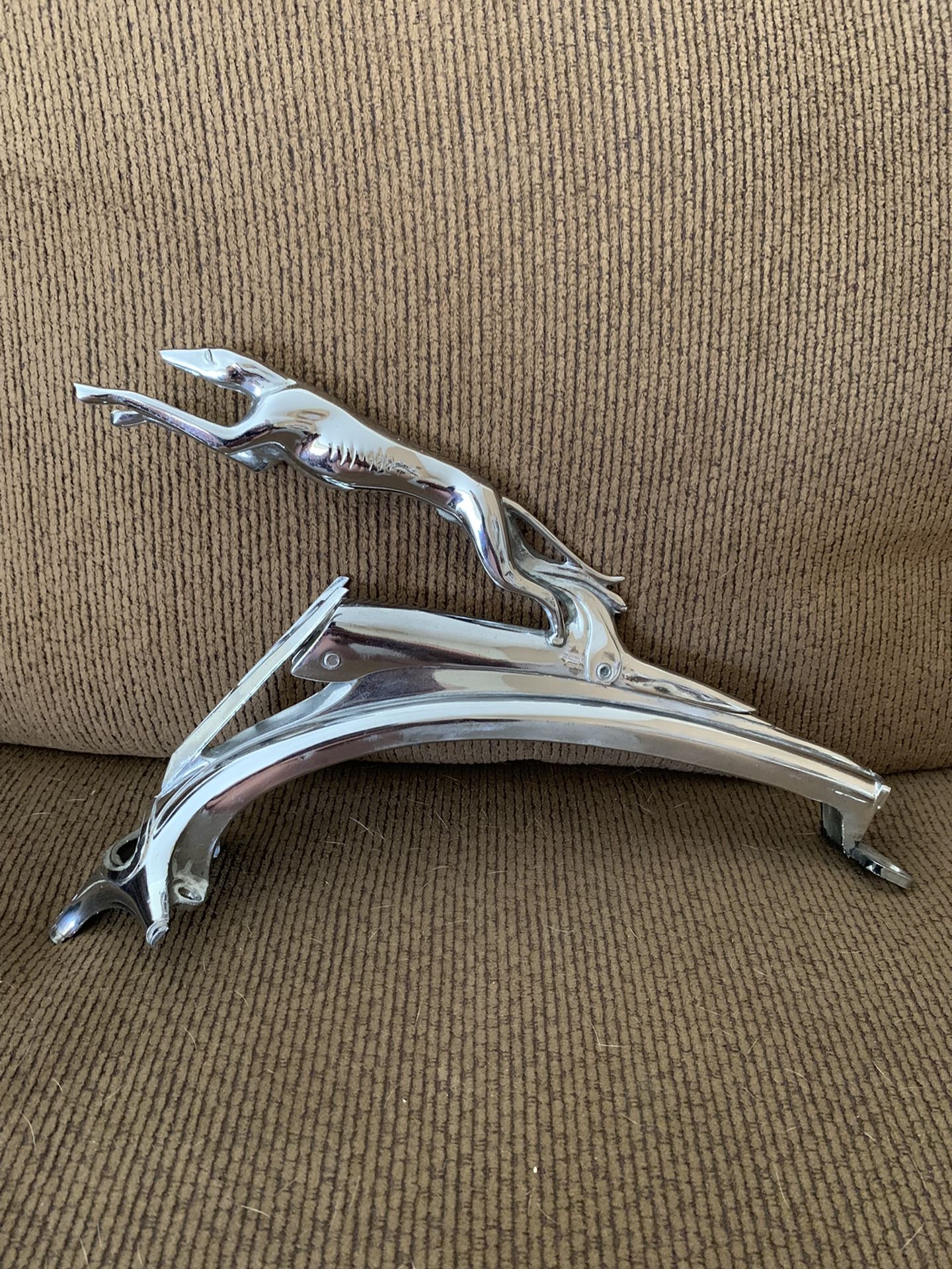 did ford have a greyhound hood ornament