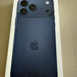 New iPhone 17 Pro Max 256 GB unlock for any carrier deep blue open box.