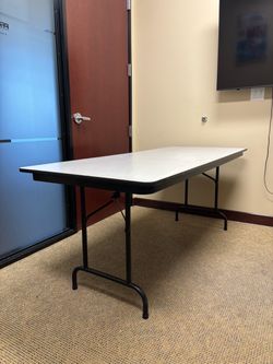 Folding table