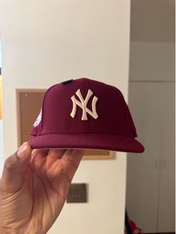 Red Velvet With OG Pin Hatclub Exclusive Size 7 1/2