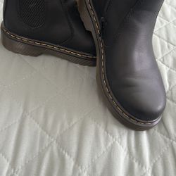 Dr. Martens Girls