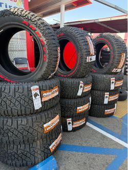 🚘🚨vendo set de llantas Lt 35x12.50 20 arroyo R/T tires