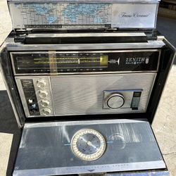 Zenith Solid State Trans Oceanic Radio