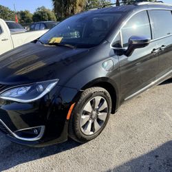 2018 Chrysler Pacifica Hybrid Plug In -gas
