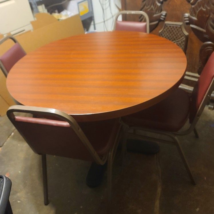 Round Table With 4 Chairs