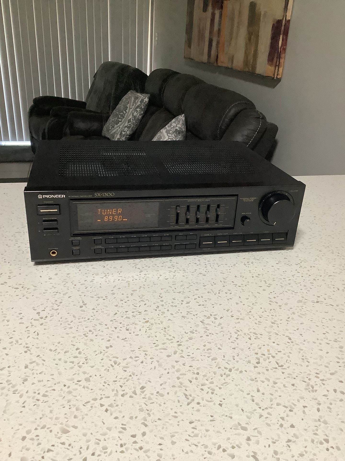 * Pioneer * High Quality Stereo Receiver With Graphic Equalizer . Great Sounding Receiver In Like New Condition . Must See To Appreciate .
