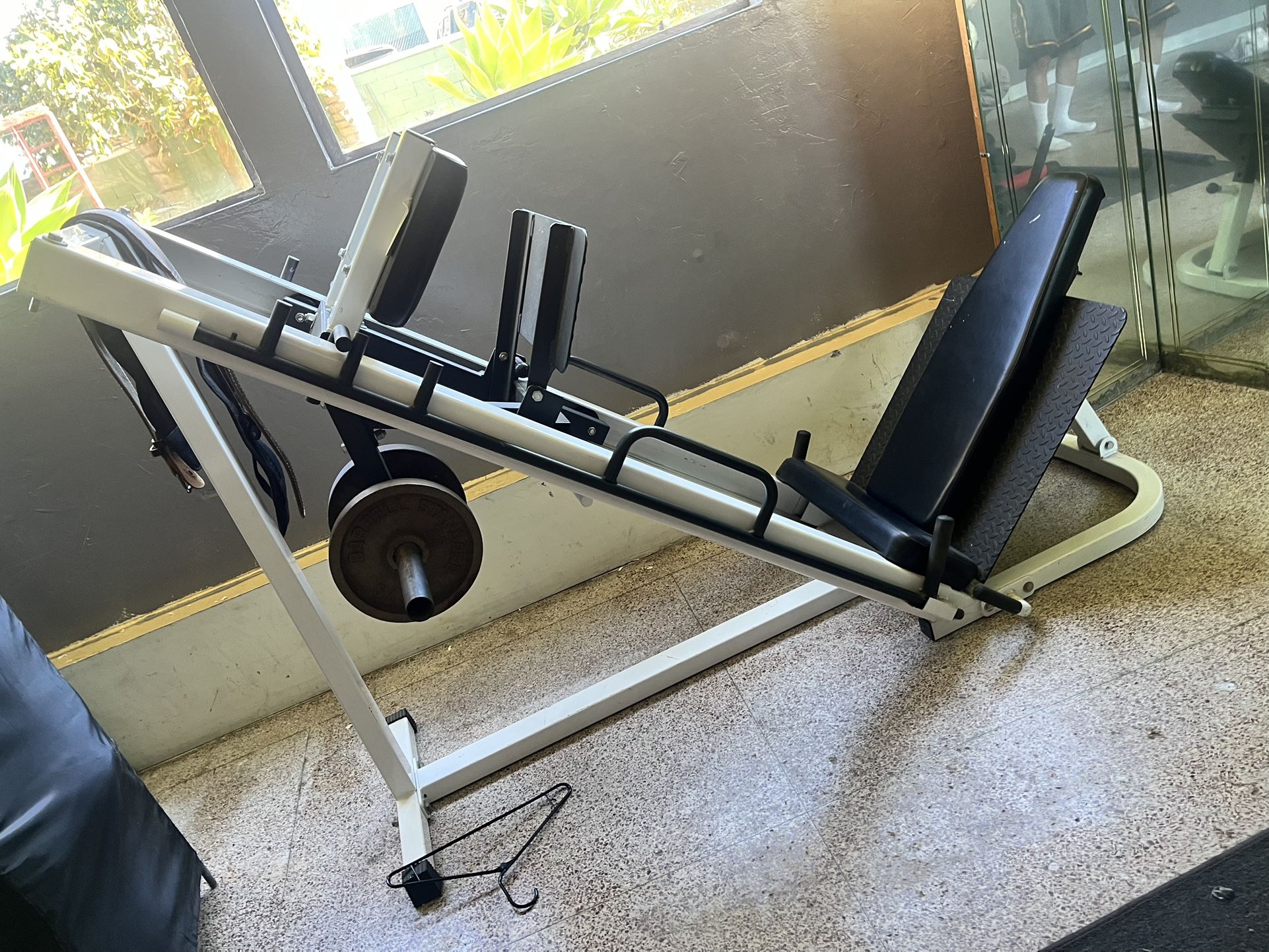 Parabody Steel Leg Press & Squat With Weights Machine  