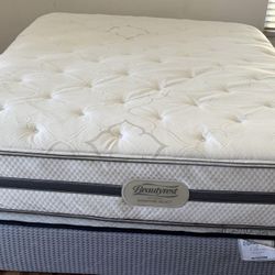 USED QUEEN SIZE BEAUTYREST PLUSH MATTRESS WITH BOX SPRING DELIVERY AVAILABLE 