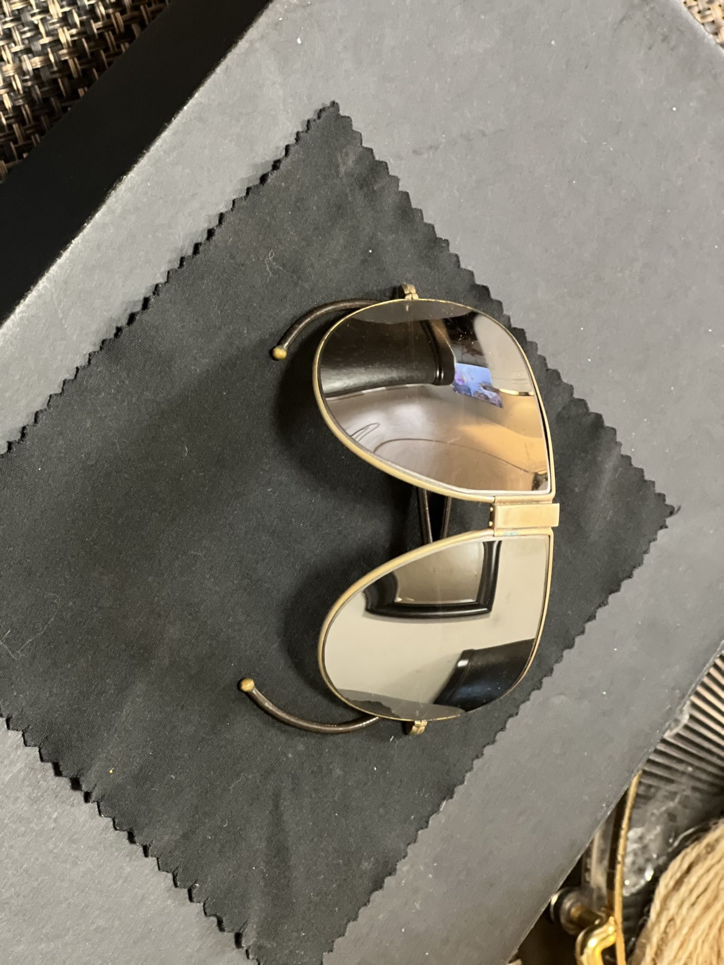 1040s Aviation Sunglasses