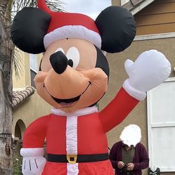 Christmas Inflatable Giant 9 Foot Mickey Mouse Santa Claus 11 Feet New 