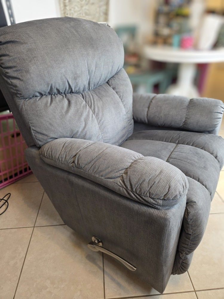 LAZBOY Gently Used-Recliner Reclina-Rocker