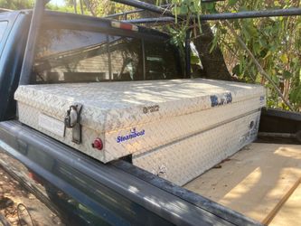 metal tool box, bed liner