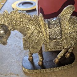 BEAUTIFUL BLINGY HORSE STATUE 