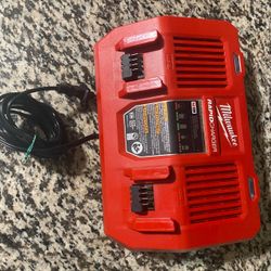 M18 18-Volt Lithium-Ion Dual Bay Rapid Battery Charger