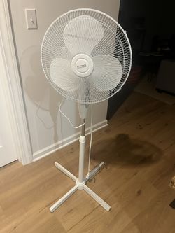 Oscillating 3-Speed Pedestal Floor Fan