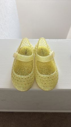 Toddler jelly shoes size 6