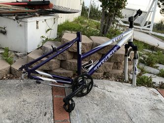 Trek  3700