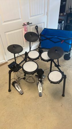 Alesis Nitro Max E-Drums w/ Mesh Heads