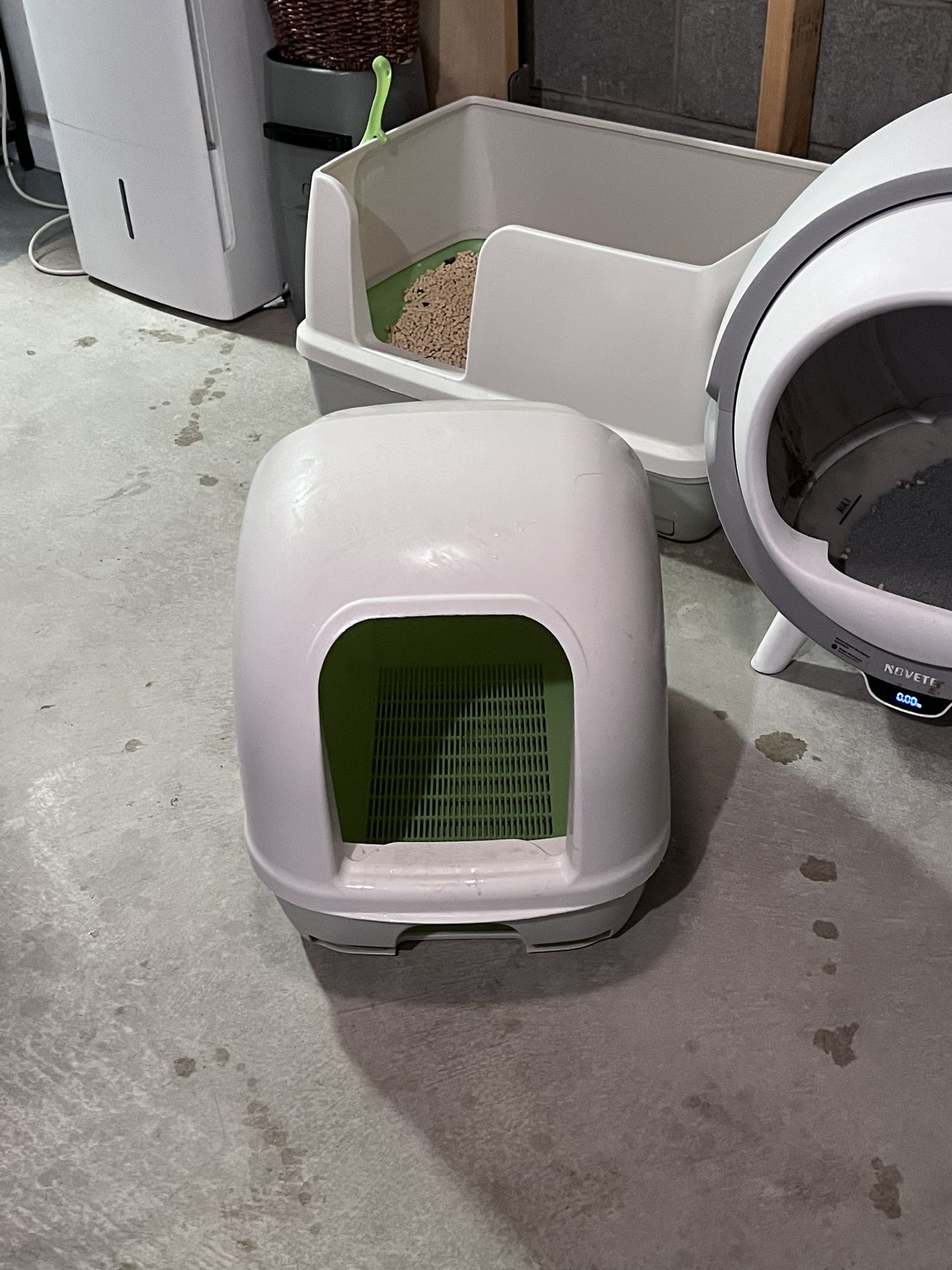  Breeze Litter Box with Hood - Cat Litter Box - Used $5