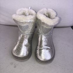 Girls silver heart shiny boots