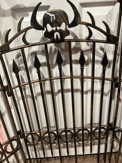 Vintage 3 Panel Skull Brush Nickel Black Plastic Fence