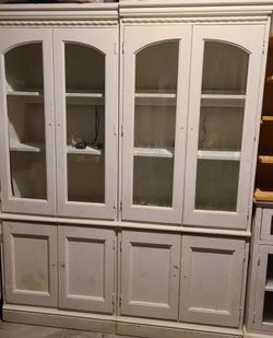 Entertainment center