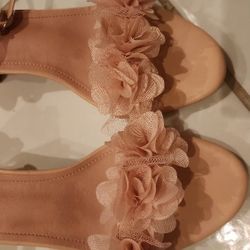 SOFT PINK   2" HEEL NEVER WORN