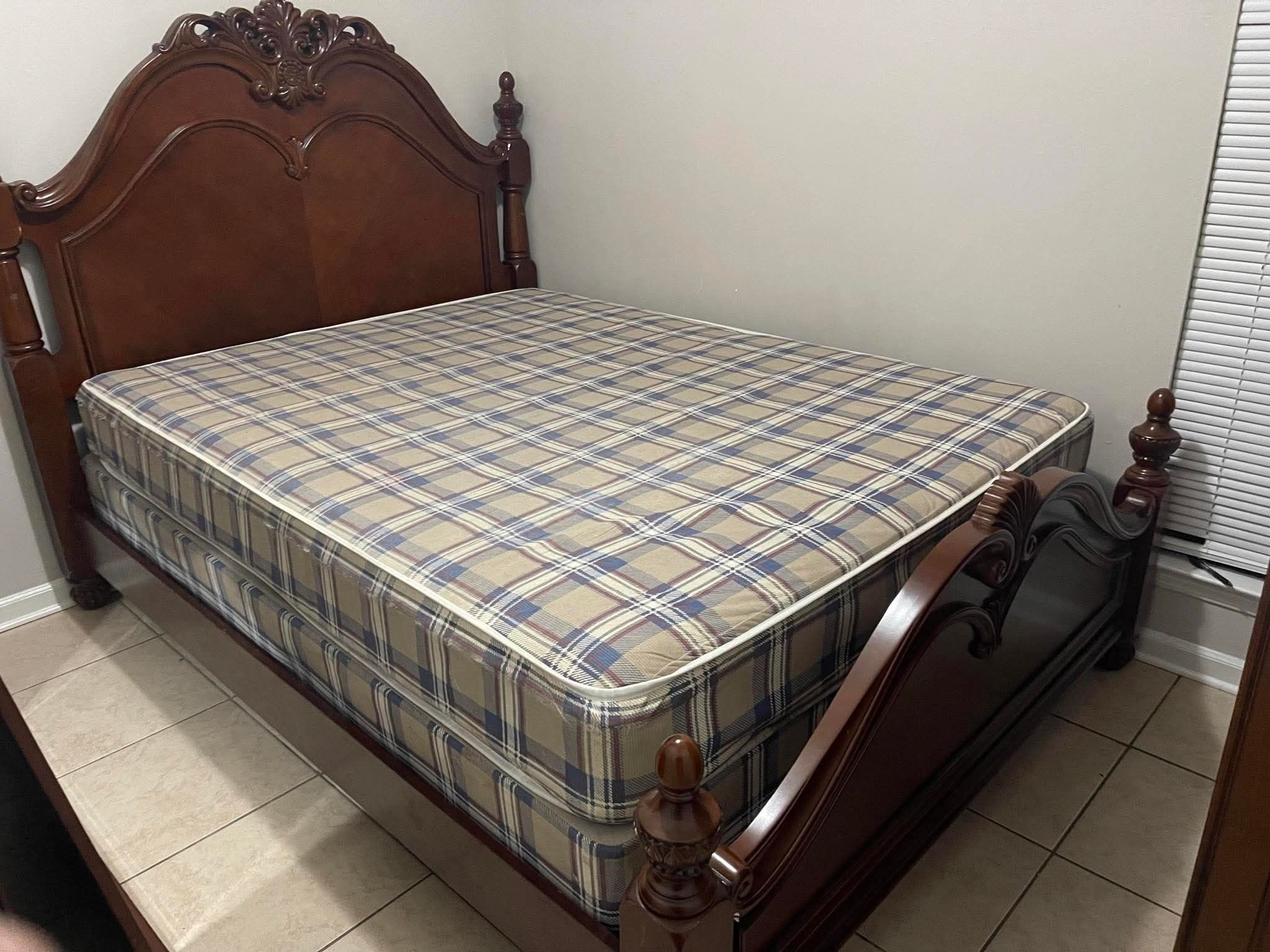 Queen Bedroom Set Without Mattress and Boxspring