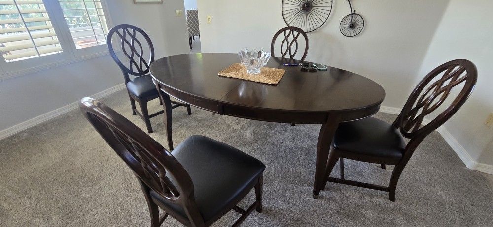 DINING ROOM TABLE 