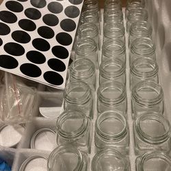 Set of 25 thick glass for spices comes with a silicone funnel and it’s aluminum lids