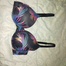 VS 36DD BRA. INAPPROPRIATE COMMENTS WILL BE REPORTED! for Sale in Moreno  Valley, CA - OfferUp